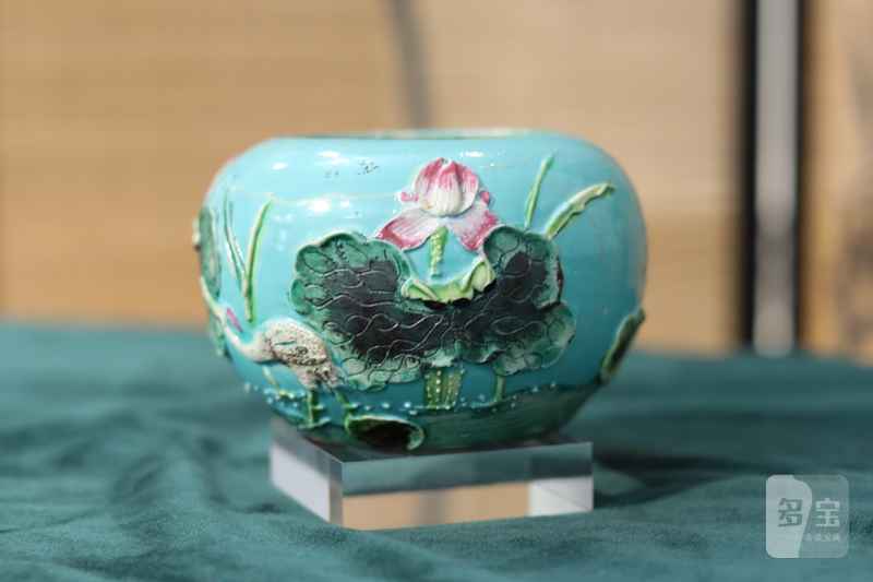 民国  素三彩堆塑荷塘仙鹤纹洗